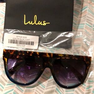 Lulu’s big frame sunglasses